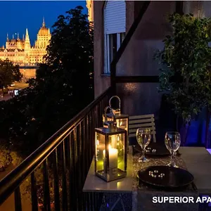 Bpr Agathé Elegant With Parliament View Budapest